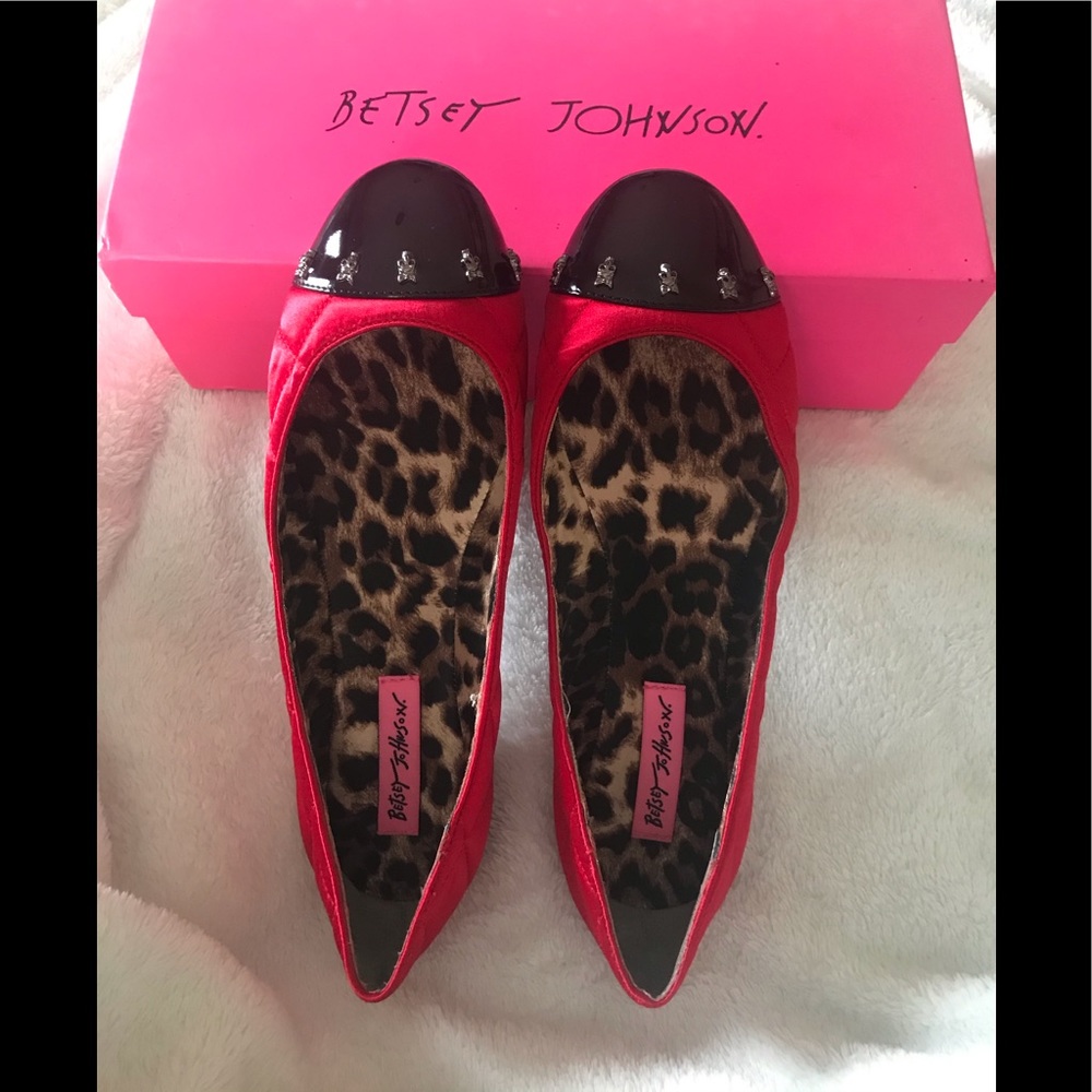 New Betsey Johnson red satin flats Size 9